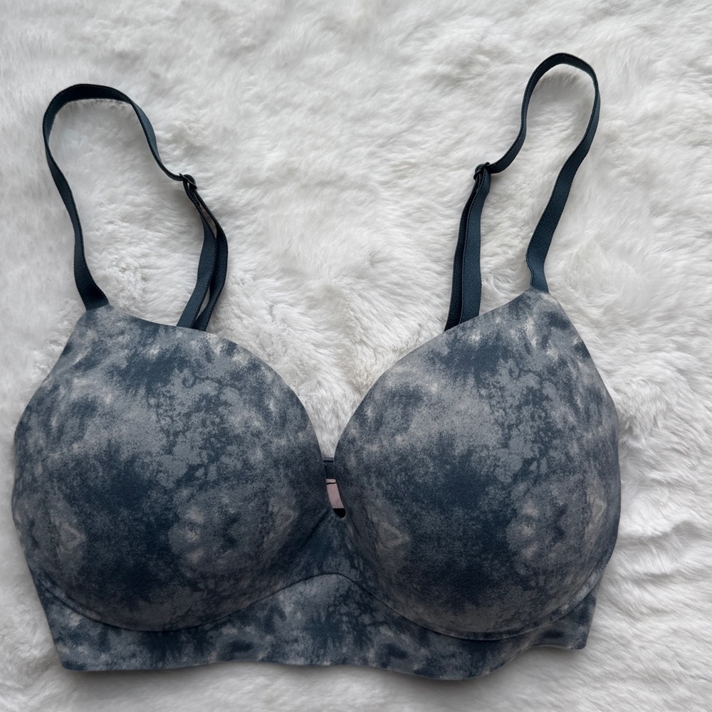 NWT Victorias Secret Incredible Padded Wireless Bra Blue size 32DD